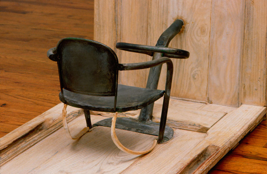 La Casa Viuda VI. Puertas de madera, silla de acero. 3 partes: 74 7/8 x 39 x 18 1/2 pulgadas; 62 7/8 x 47 x 22 pulgadas; and 62 1/2 x 38 x 18 1/2 pulgadas. Foto: pamm.org