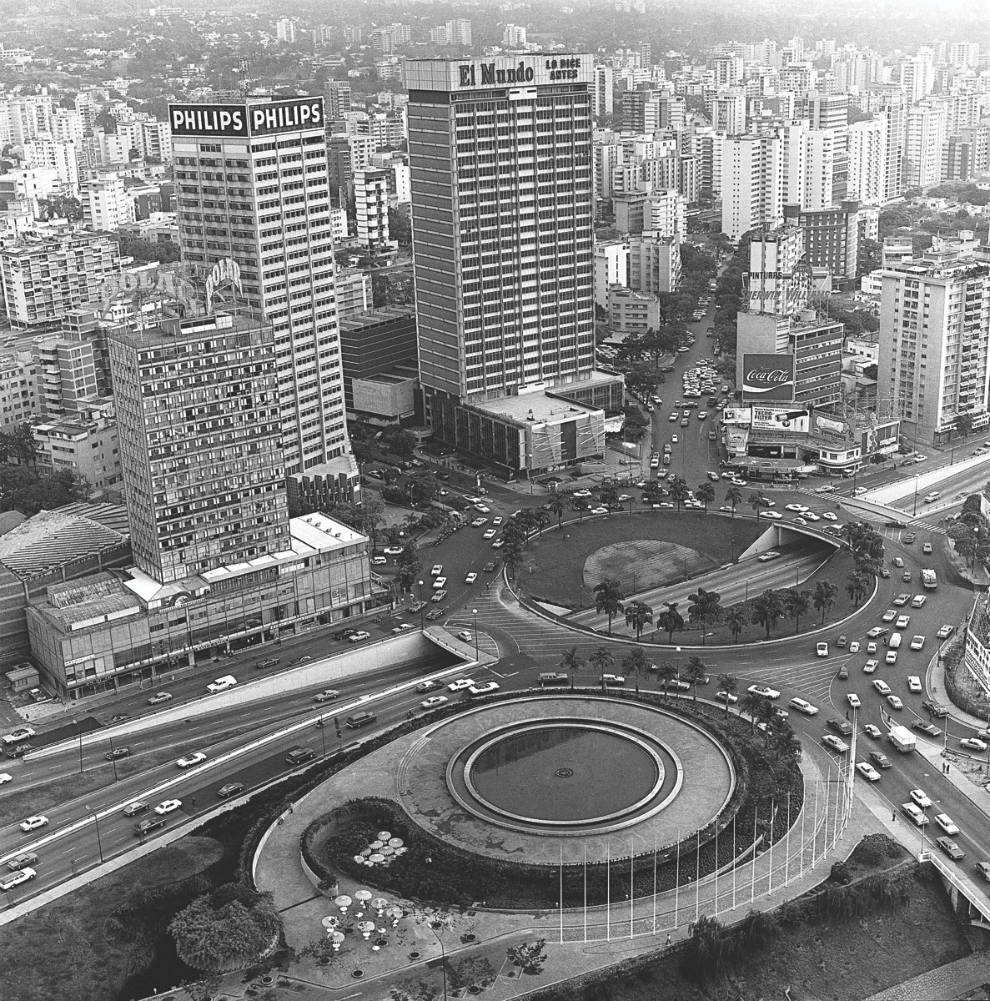 Fernando Irazabal. Vista aérea Plaza Venezuela Caracas 1968. Foto: Archivo Fotografía Urbana