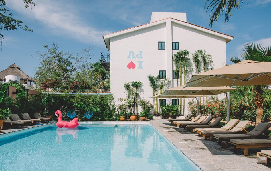 Área de la piscina del hotel. Foto: cortesía San Trópico.
