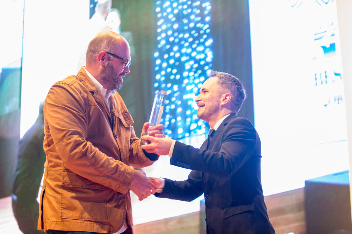 El chef Carlos García recibiendo el premio para Alto como mejor restaurante de Venezuela. Foto: Latin America’s 50 Best Restaurants 2016, sponsored by S.Pellegrino & Acqua Panna, held in Mexico City, September 2016