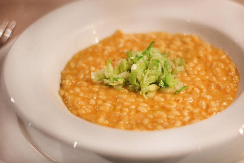 Orzotto de auyama con ajoporro sofrito en mantequilla. Foto: David Egui