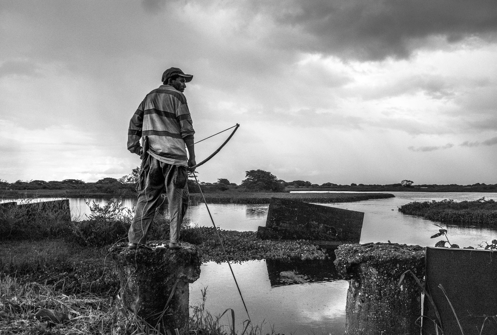 Pescador con arco. Foto: Luis Toro