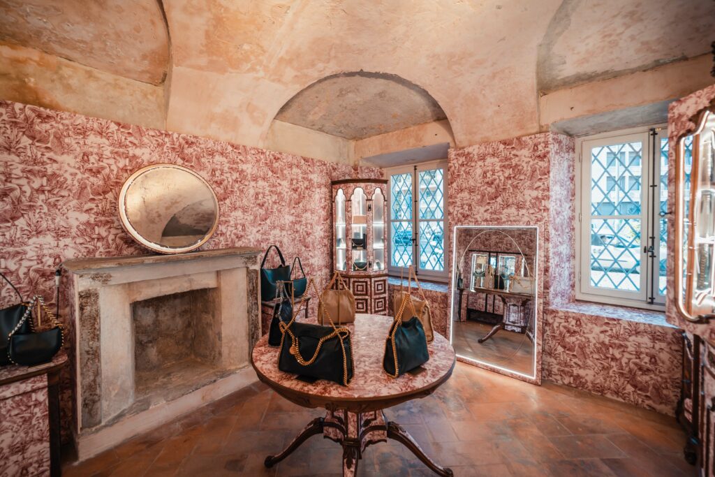 Stella McCartney colección para el hogar papel tapiz vegano