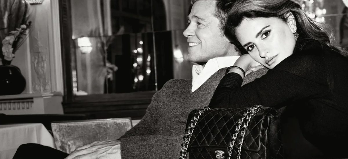 El bolso 11.12 de Chanel, protagonista de la historia de amor entre Penélope Cruz y Brad Pitt / Foto via Chanel