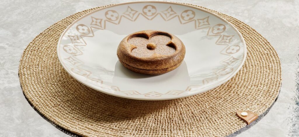 Del té a la cena: la vajilla Monogram Flower Tile de Louis Vuitton / Foto via cortesía