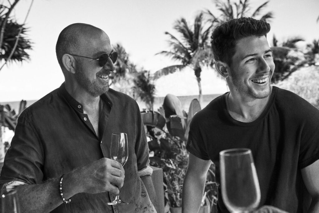 Miami Worldcenter da la bienvenida a las estrellas: Nick Jonas y John Varvatos inauguran restaurante en 2025 / Foto via web