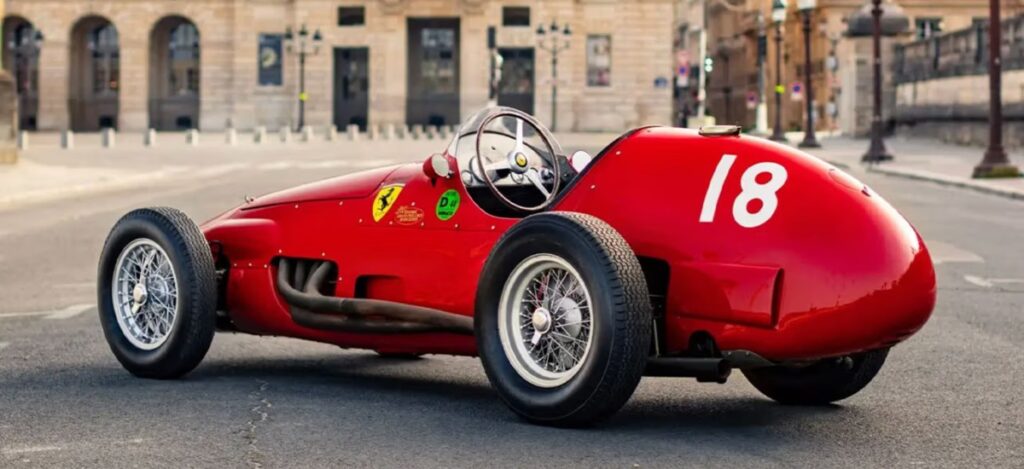 El Ferrari 625 F1 de 1954 será subastado / Foto vía RM Sotheby's