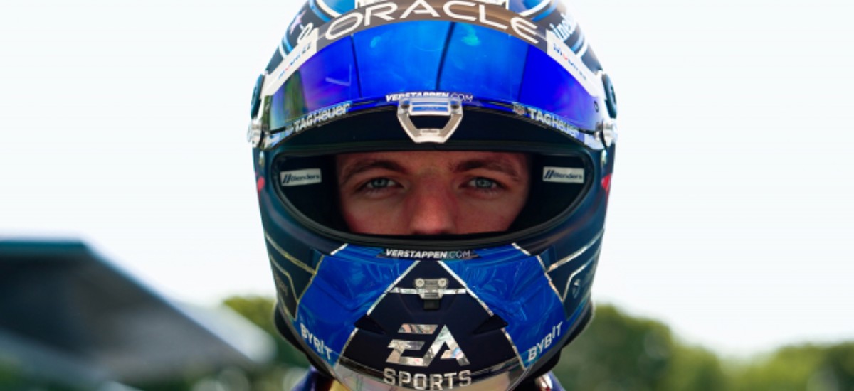 Max Verstappen reveals Special Helmet / Photo via Verstappen.com