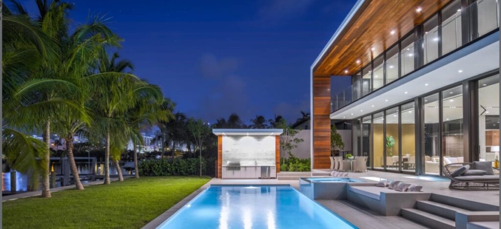 Allison House: Sustainable Design Meets Luxurious Living / Photo via LUSTER Group