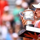 Swiatek's clay reign continues / Photo via Roland Garros