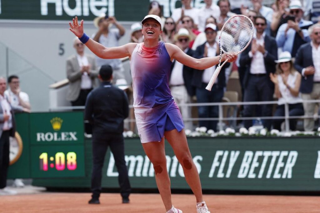 Swiatek's clay reign continues / Photo via Roland Garros