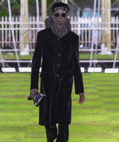 Louis Vuitton unveils a Spring 25’ collection / Photo via Louis Vuitton