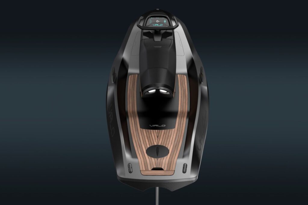 Soaring above the water: The Valo Hyperfoil reimagines jet skiing / Photo via VALO