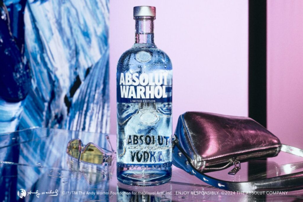 Absolut Vodka pays tribute to a rediscovered "blue" Warhol / Photo via Absolut Vodka