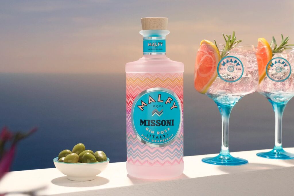 Missoni dresses Gin bottles: a touch of Zig-Zag to the Italian aperitif / Photo via Missoni