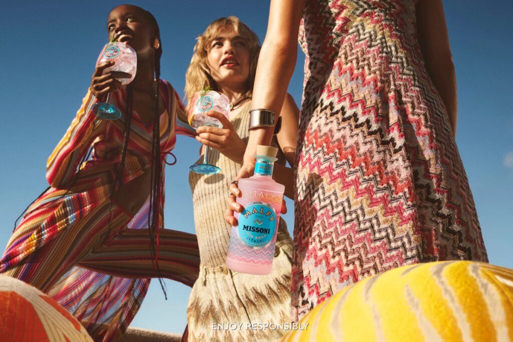 Missoni dresses Gin bottles: a touch of Zig-Zag to the Italian aperitif / Photo via Missoni