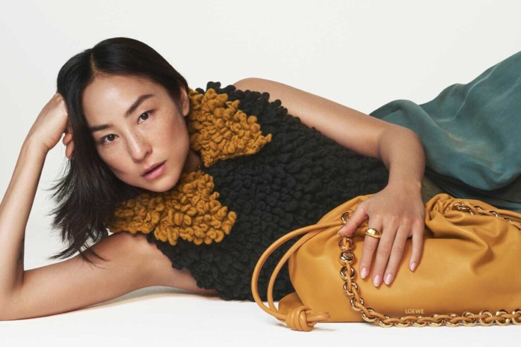 Daniel Craig and Greta Lee star in the Loewe FW24 campaign / Photo via Loewe