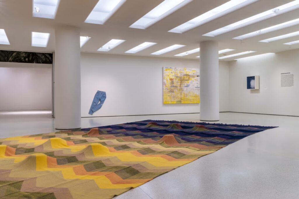 El Guggenheim explora el arte creado con objetos cotidianos / Photo via cortesía