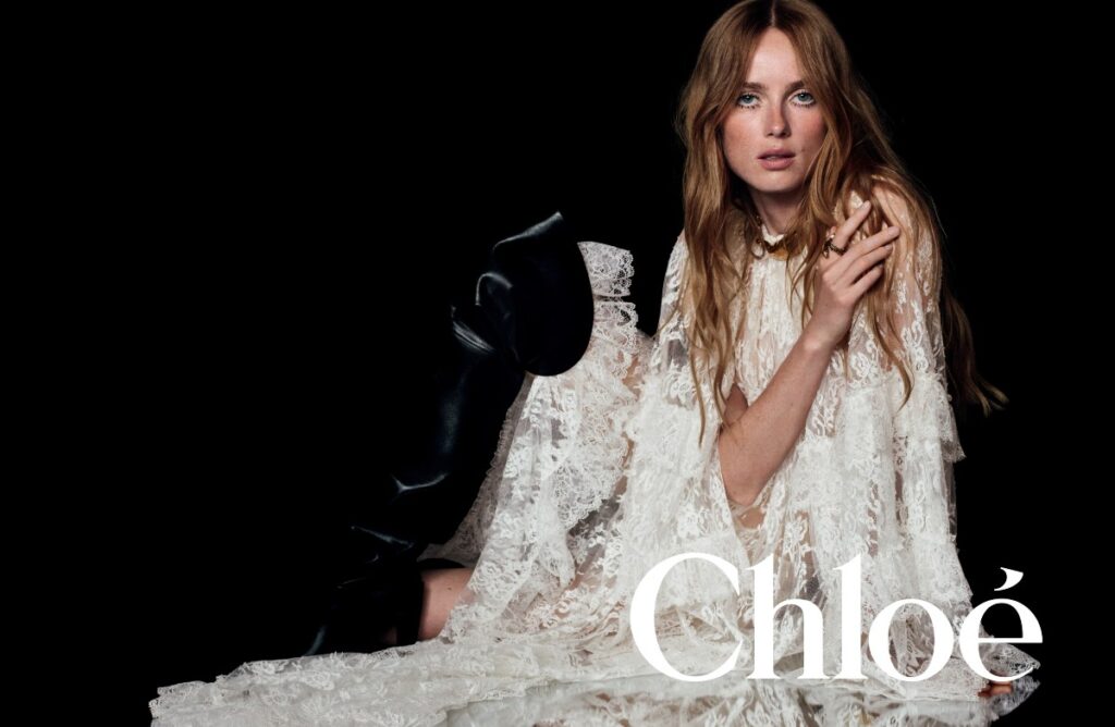 Chloé presenta poderosa campaña de Invierno 2024 con Kaia Gerber / Photo via Chloé