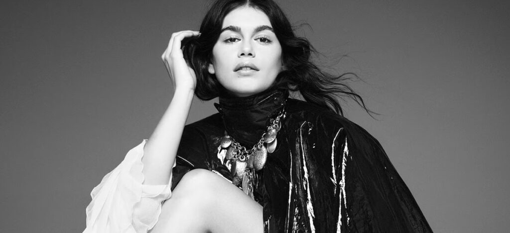 Chloé presenta poderosa campaña de Invierno 2024 con Kaia Gerber / Photo via Chloé