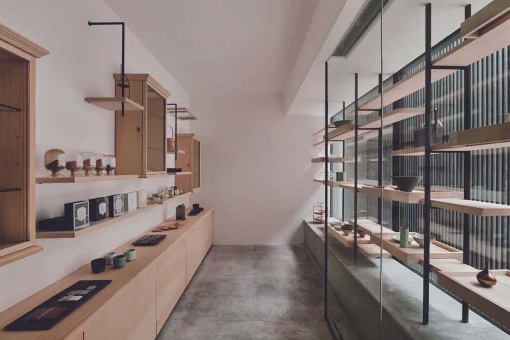 Ogata en The Shinmonzen: un santuario minimalista para los amantes del té en Kioto / Photo via The Shinmonzen