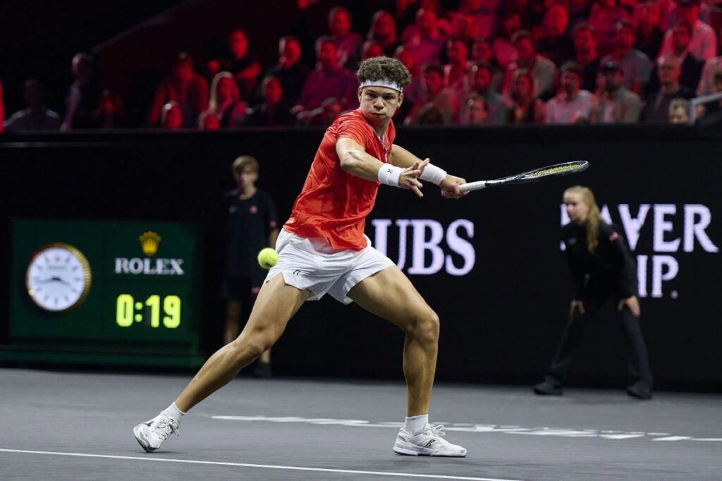 Carlos Alcaraz vs Ben Shelton / Photo via Laver Cup