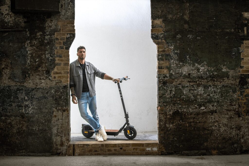 Pure Electric lanza su nuevo e-scooter Air4 Pro / Photo via Pure Electric