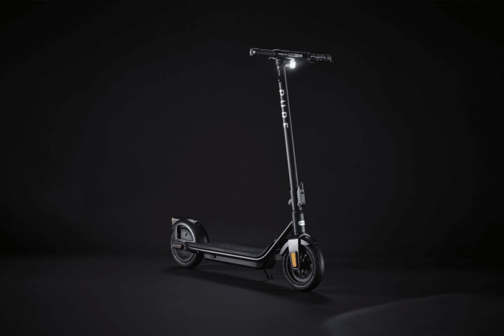 Pure Electric lanza su nuevo e-scooter Air4 Pro / Photo via Pure Electric