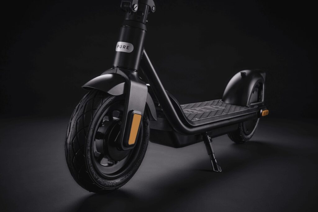 Pure Electric lanza su nuevo e-scooter Air4 Pro / Photo via Pure Electric