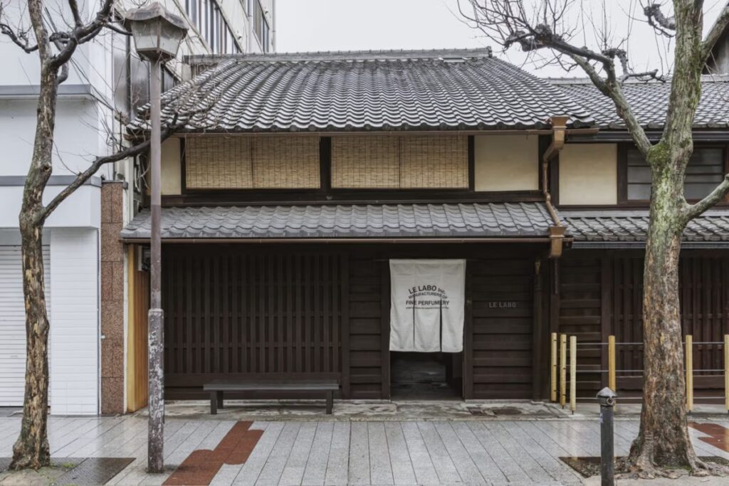 La nueva tienda insignia de Le Labo en Kioto está en una casa de 145 años / Photo via Le Labo