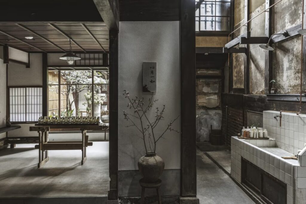 La nueva tienda insignia de Le Labo en Kioto está en una casa de 145 años / Photo via Le Labo