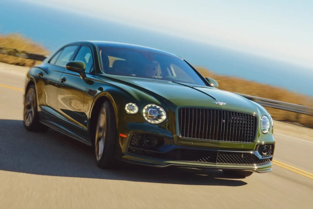 Bentley presenta el nuevo Flying Spur con potente motor híbrido / Photo via Bentley