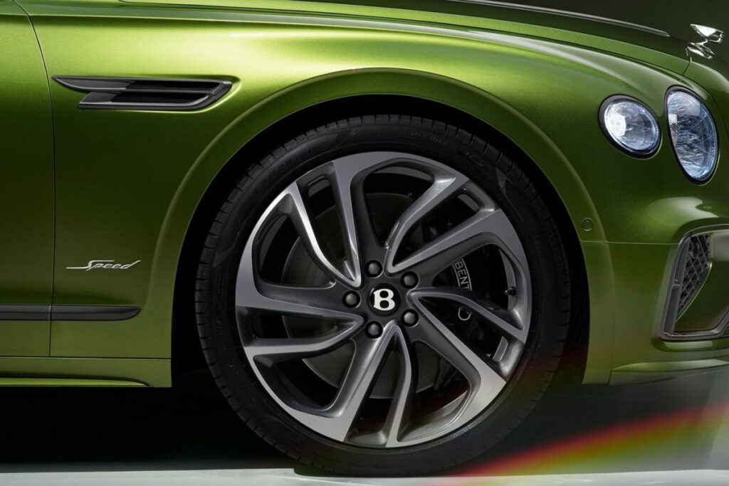 Bentley presenta el nuevo Flying Spur con potente motor híbrido / Photo via Bentley