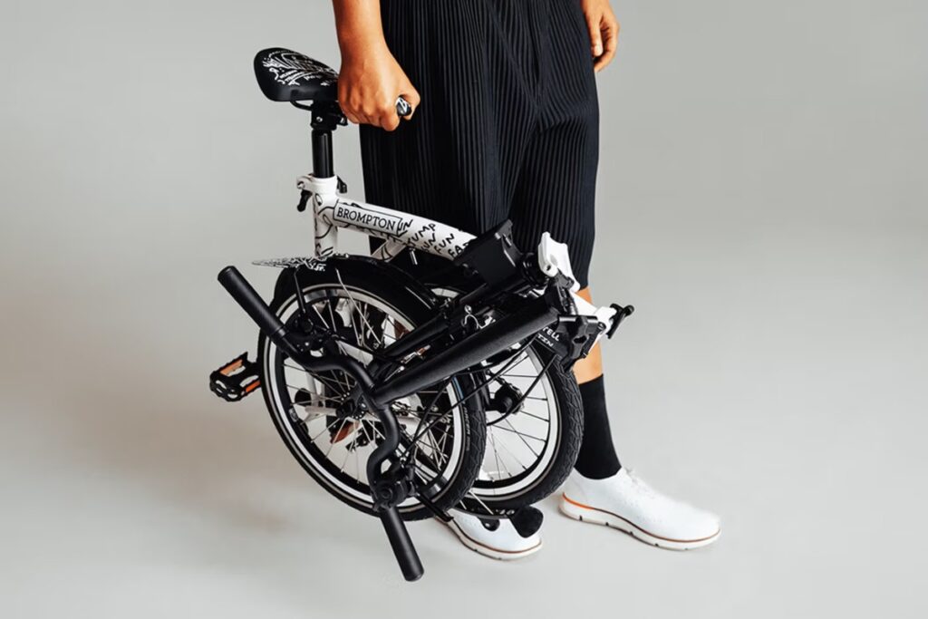 La colaboración de Shantell Martin con Brompton está llena de expresión artística / Photo via Brompton