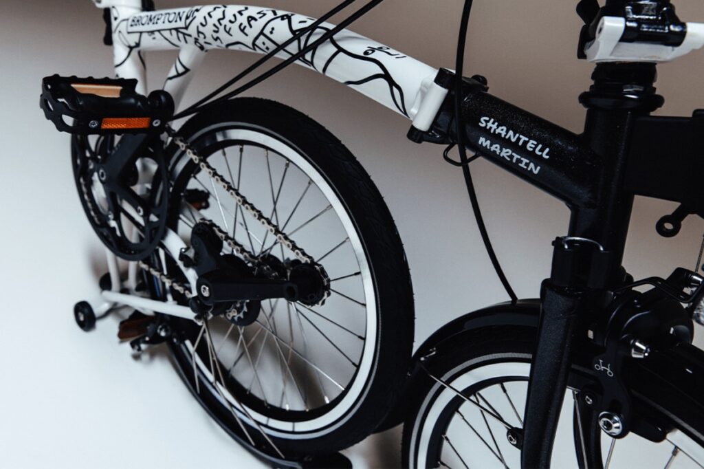 La colaboración de Shantell Martin con Brompton está llena de expresión artística / Photo via Brompton