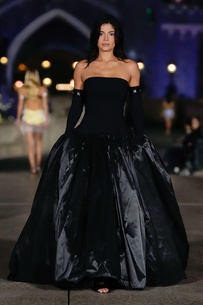 Coperni transforma Disneyland París en un cuento de hadas con su desfile / Photo via Coperni