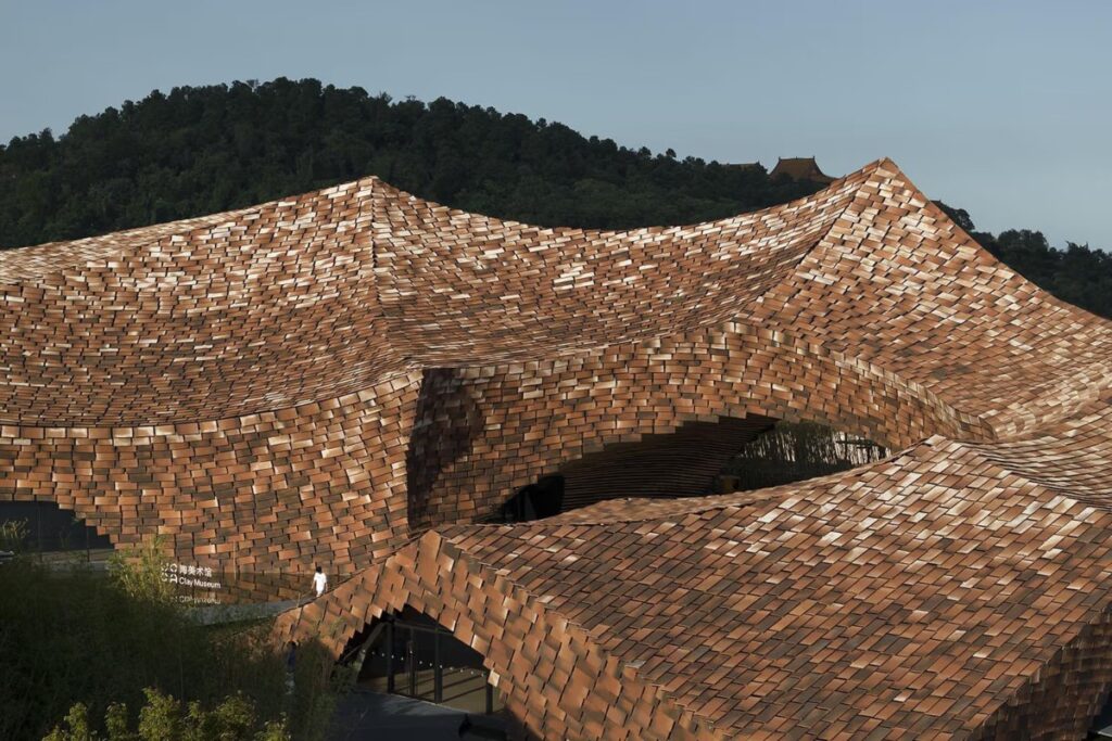 Kengo Kuma transforma el patrimonio cerámico de Yixing con el Museo de Cerámica UCCA / Photo via Kengo Kuma