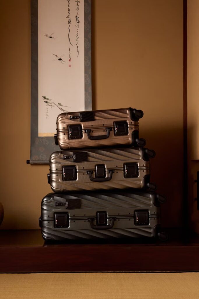 Kith y TUMI lanzan exclusiva colección de bolsos de viaje de Lujo / Photo via Kith and TUMI