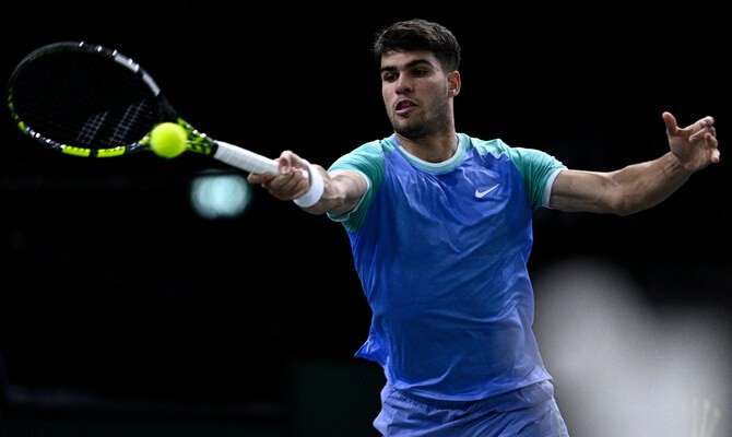 Alcaraz Advances at Paris Masters, Narrowing Gap with Sinner / Photo via Paris Masters