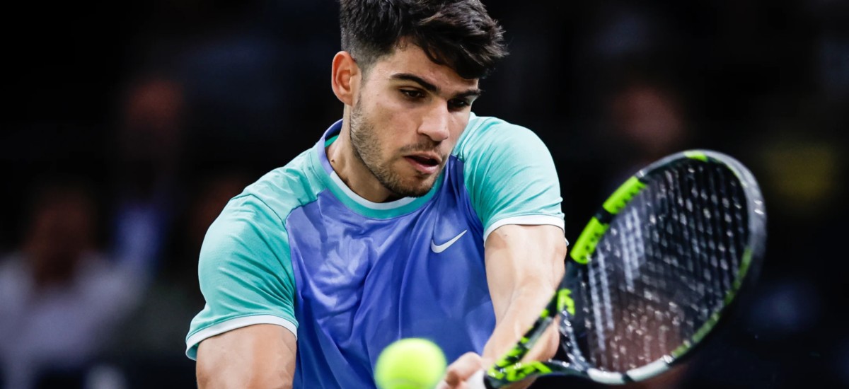 Ugo Humbert defeats Carlos Alcaraz / Photo via Rolex Paris Masters