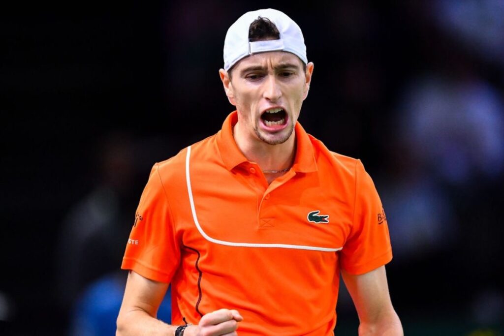 Ugo Humbert defeats Carlos Alcaraz / Photo via Rolex Paris Masters