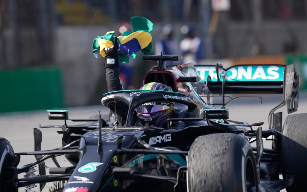 Tribute to Ayrton Senna in Interlagos: “The Greatest Honour of My Career” / Photo via F1