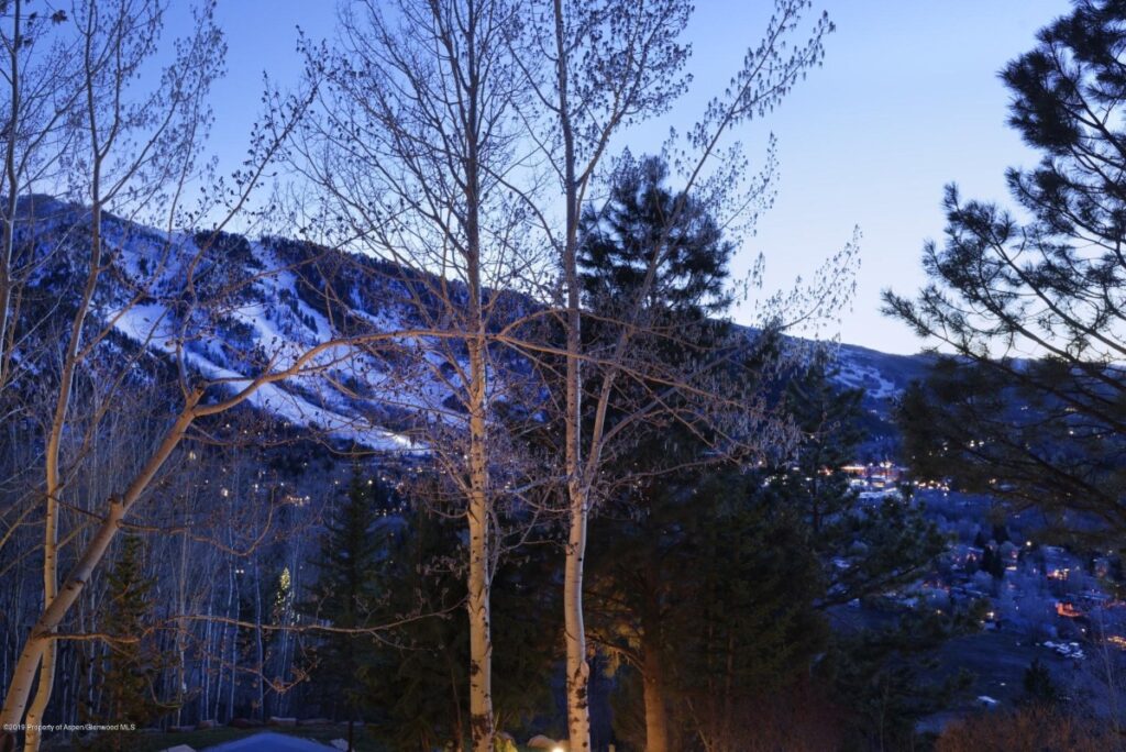 Gear up for winter in Aspen: fitness, wellness, and outdoor adventures / Photo via courtesy