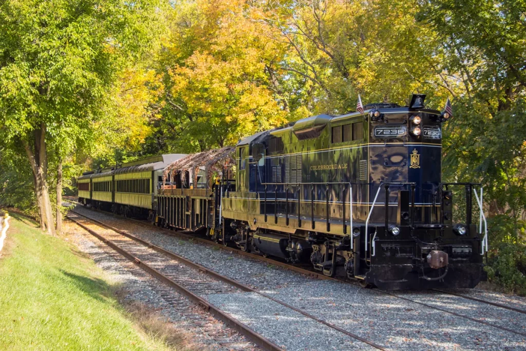 Colebrookdale Railroad travels through the Secret Valley / Photos Colebrookdale Railroad web