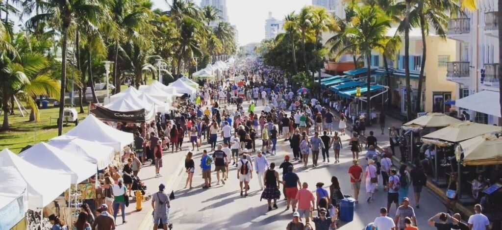 People walking at Miami Art Deco District / Photo via Art Deco Weekend