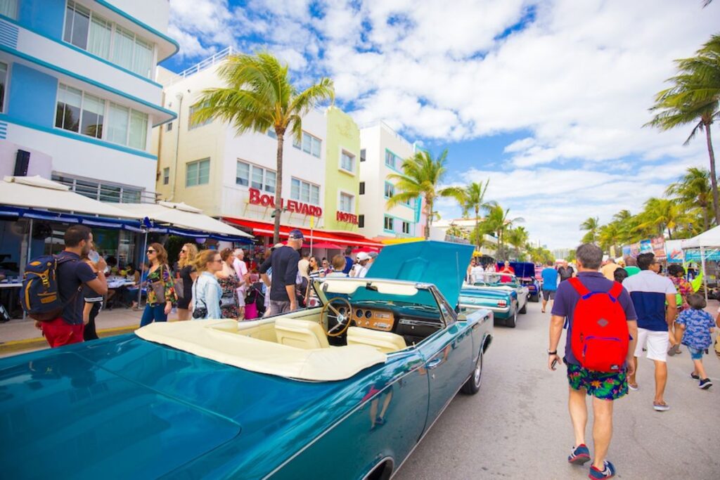 Boulevard Hotel Miami Beach / Photo via Art Deco Weekend