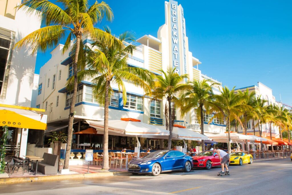 Breakwater Hotel Miami / Photo via Art Deco Weekend