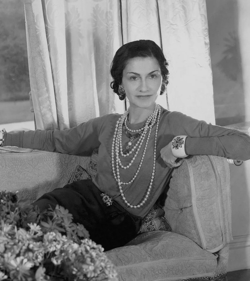 Coco Chanel wearing pearls / Photo via Cecil Beaton