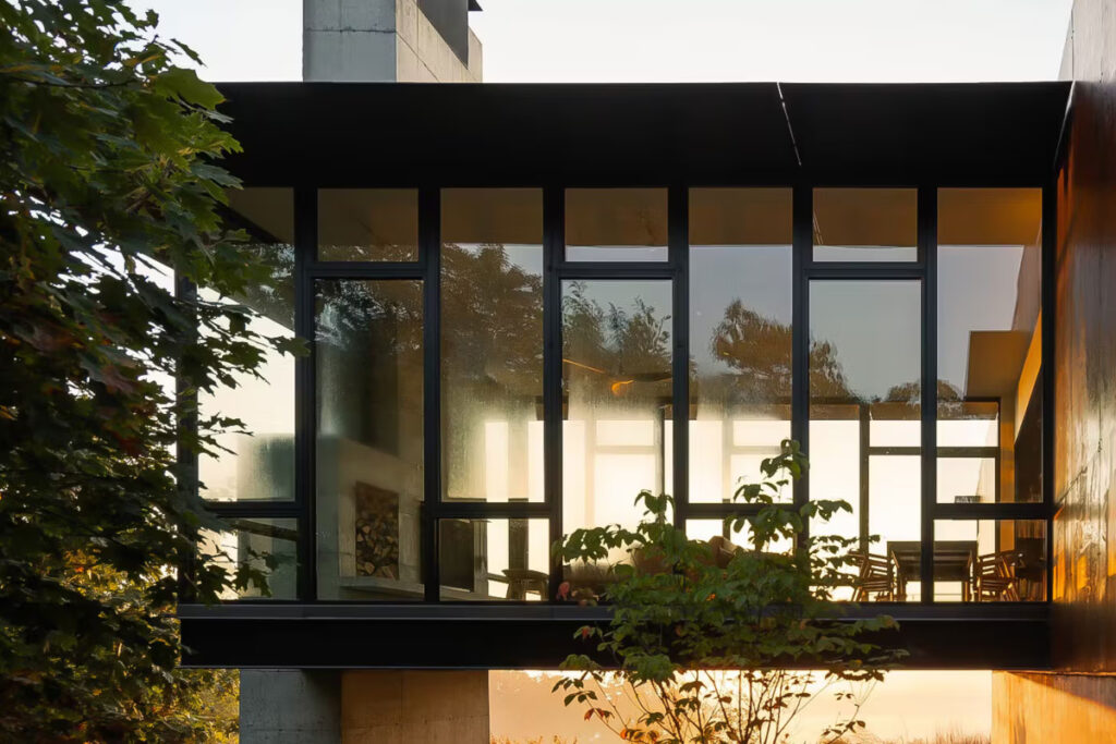 The upper level’s cruciform layout centers around a spacious kitchen for gatherings / Photo via Olson Kundig