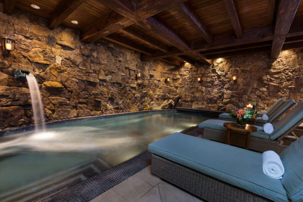 The spa will enliven your senses and reconnect your body and mind to the Great Outdoors / Photo via Ritz Carlton